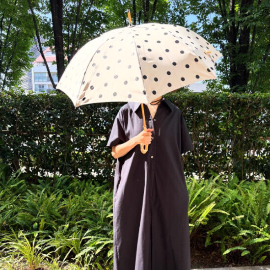 日差し対策と急な雨に。晴雨兼用傘で快適な夏の外出を