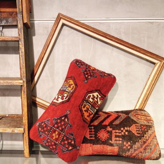 お部屋を秋色に染める、トライバルクッションの魅力