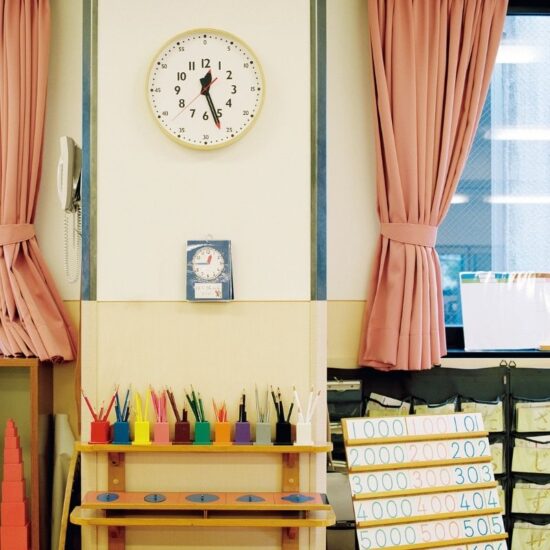 小さなお子さまが時計を読みたくなる仕掛け/ふん♪ぷん♪クロック