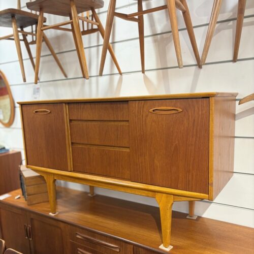 遊び心溢れるサイドボード