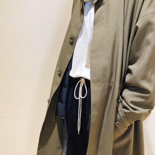 軽やかに羽織る、大人の冬支度。