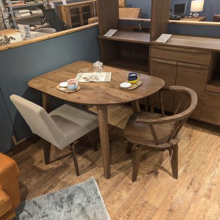 『こじんまり』でも気分は『ゆったり』テーブル